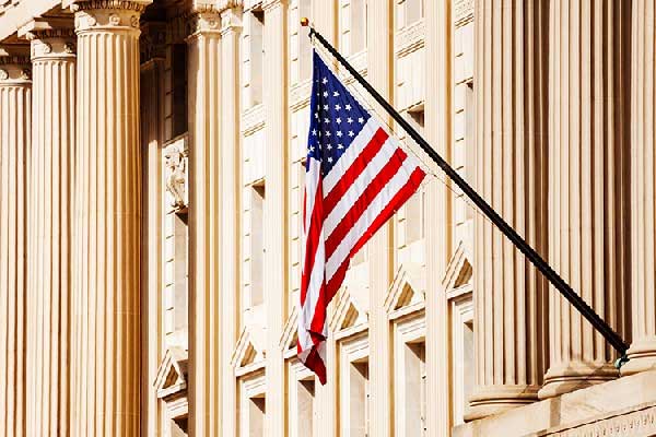 Airbnb 预计 2025 年下半年增长放缓 股价下跌